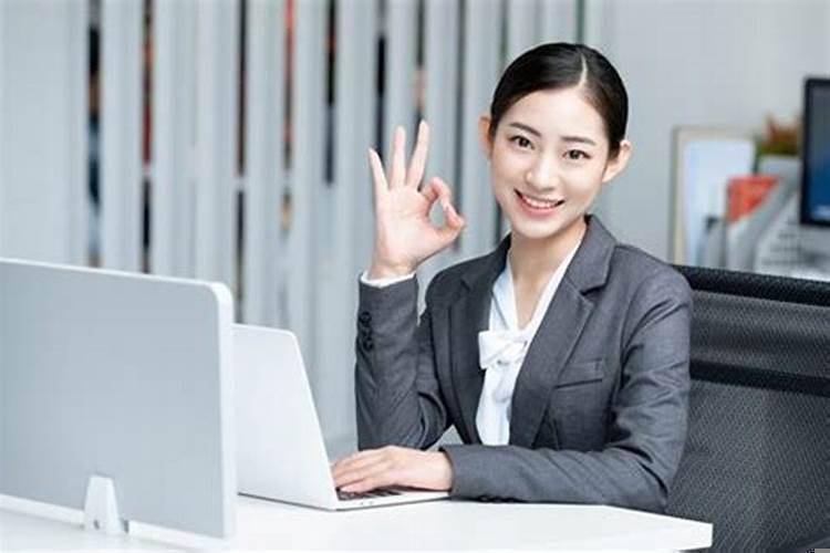 梦到小孩冲着自己笑是什么意思