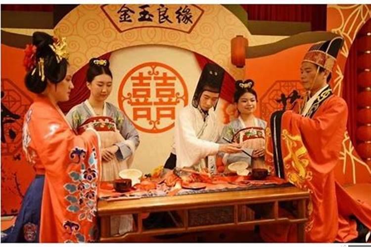 女命大运流年官杀混杂
