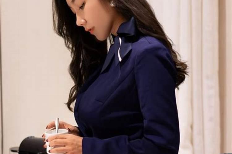 梦到和两个女人生发关系