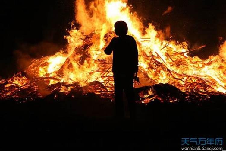 梦见着火扑不灭