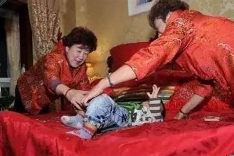 为什么结婚要找人压床
