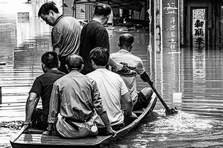 做梦梦见下暴雨发洪水了