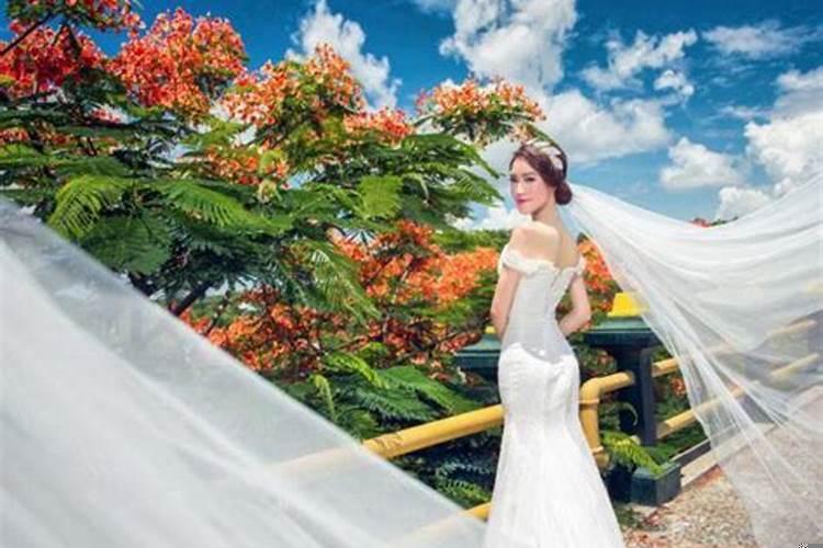 梦到穿白婚纱的女人