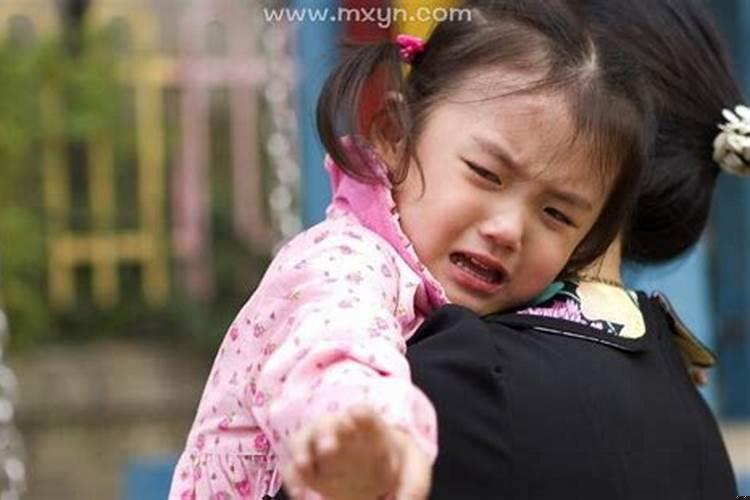 女人梦见自己的孩子哭闹