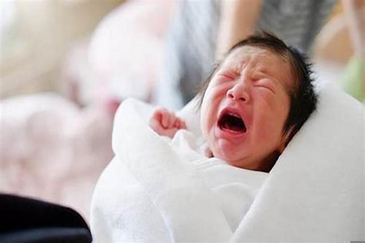 女人梦见自己的孩子哭闹
