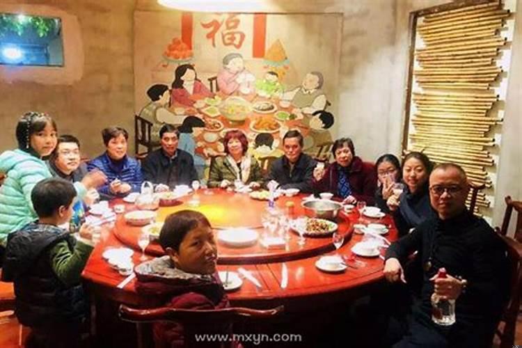 梦见很多人聚在一起干活