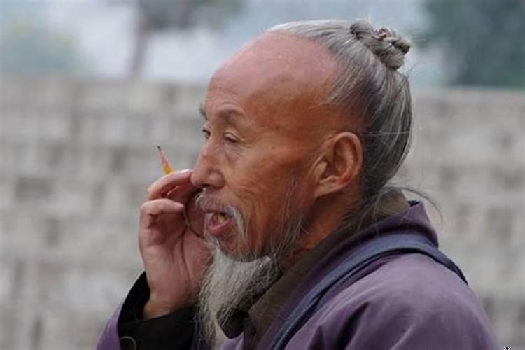 被算命先生暗示