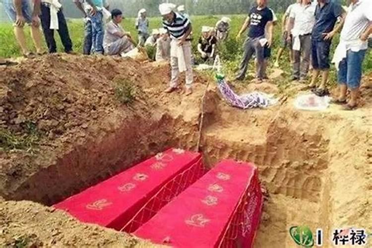 一进门客厅摆什么东西好