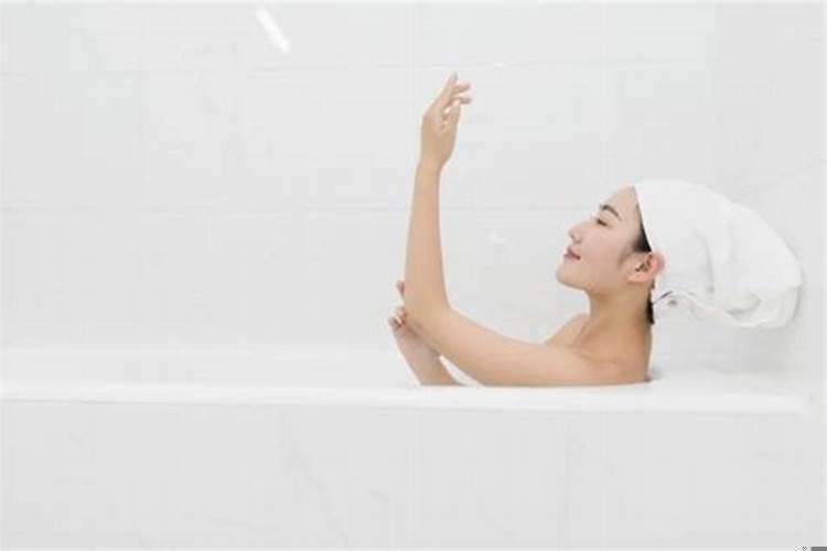梦见看见女人洗澡是什么预兆