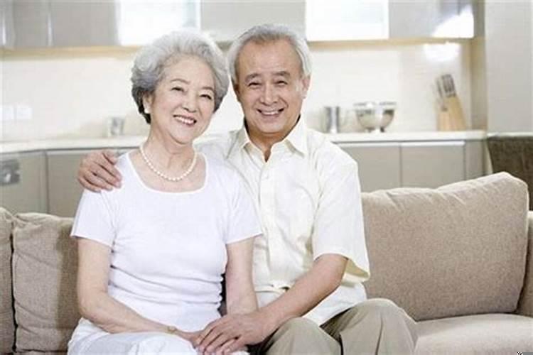 梦见死去的姥爷还活着是什么意思