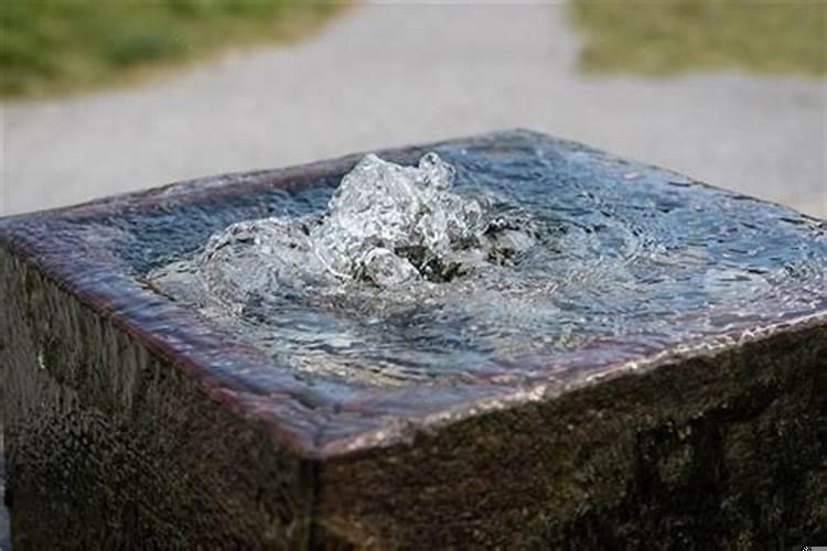 梦见水井往外溢水