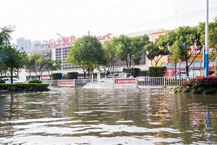 梦见水淹了房子满地是水