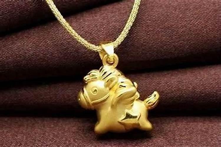 属狗能戴金狗吗