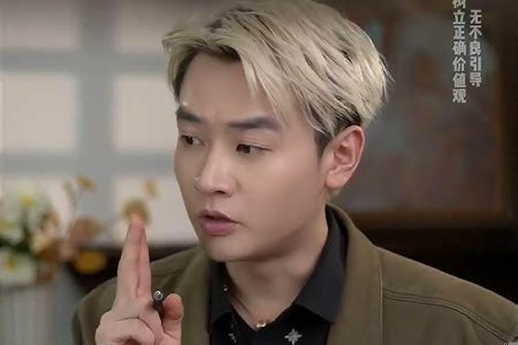 如何对待抠门的男人