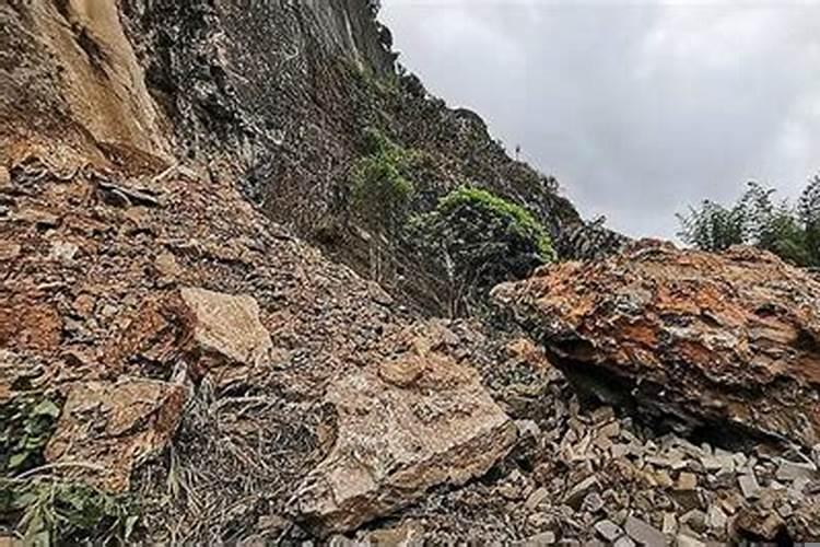 梦见山塌了梦见山体垮塌什么预兆