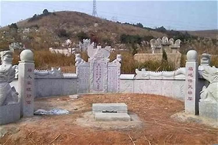 山上的风水坟墓
