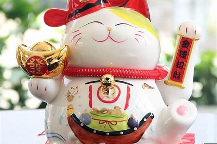 招右手的招财猫