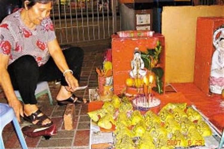 香港桥下打小人