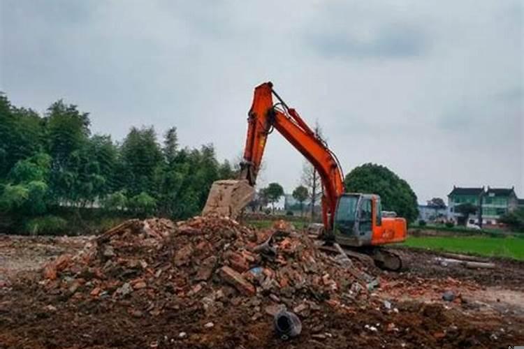 村耕地租给别人建厂房违法吗