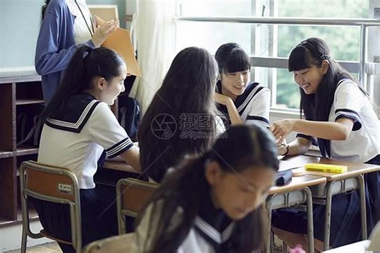 梦见和女同学聊天