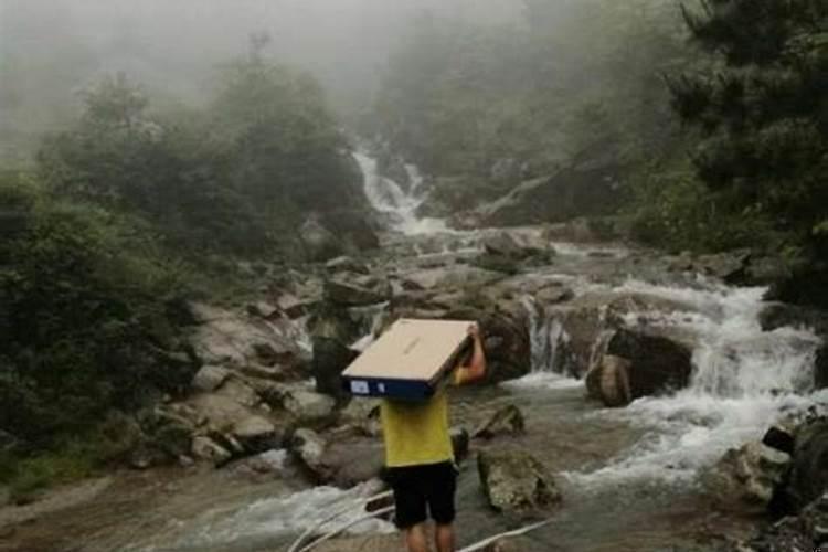 一个山一个乔念什么字拼音