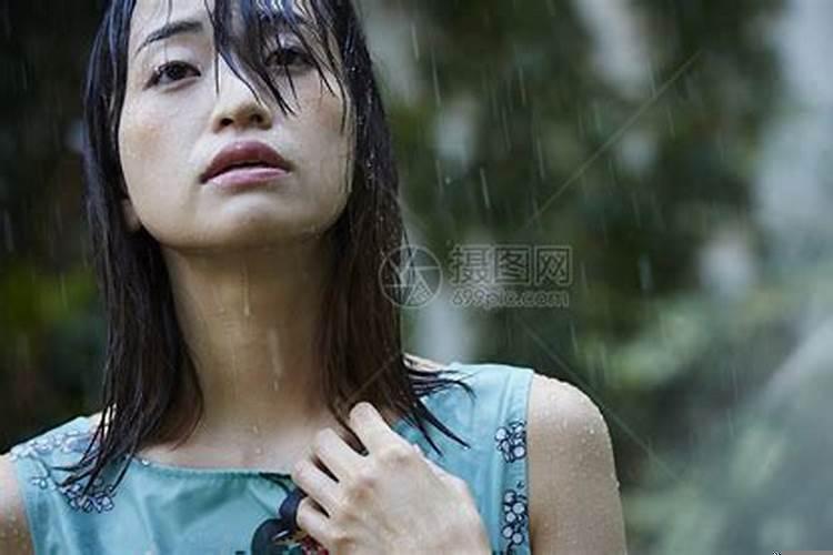 梦见被大雨淋湿头发