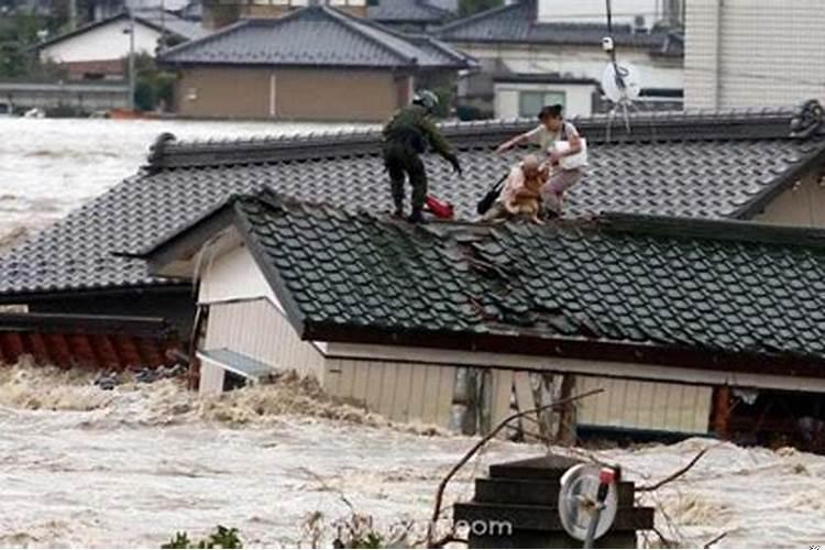 梦见老公和孩子被大水冲走啥意思