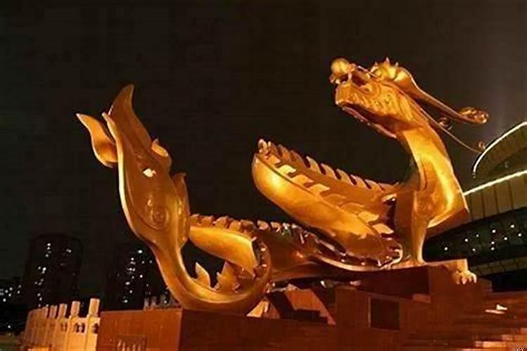 女属龙带什么招财