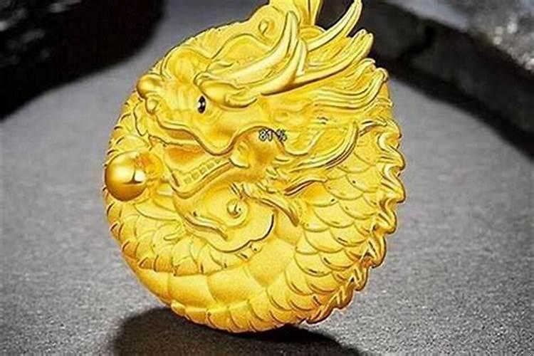 女属龙带什么招财