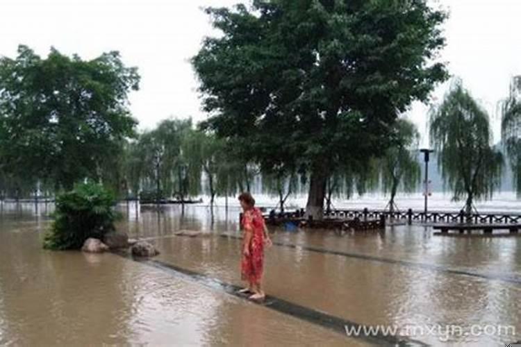 做梦涨水把路淹了好不好