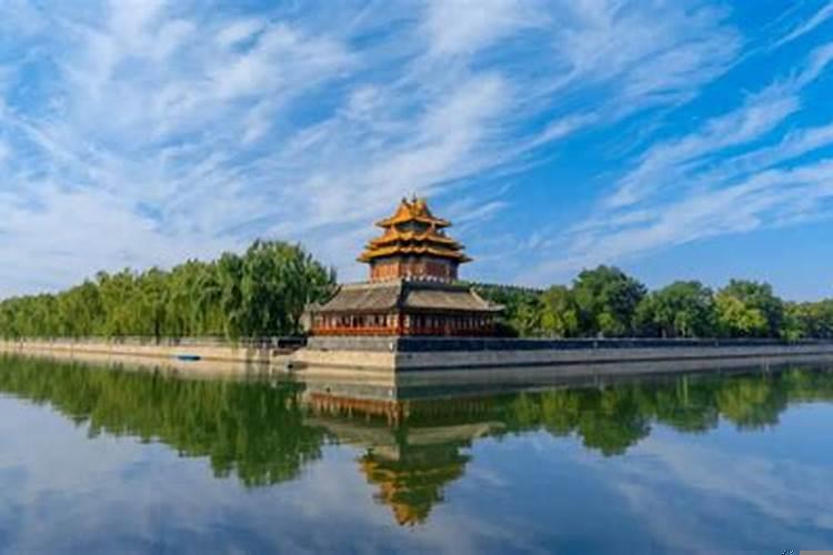 故宫谁设计的，根据什么风水设计的?
