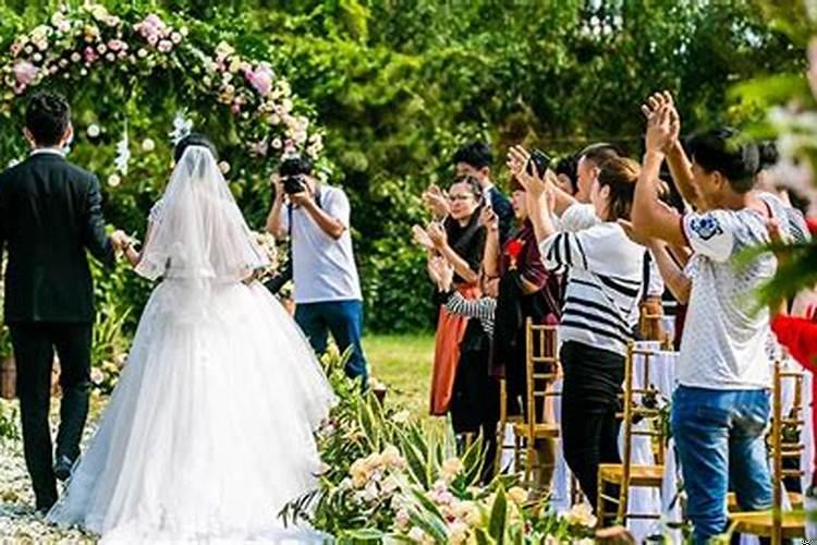 结婚可以穿白色嘛