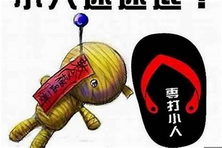 女性办公桌上摆放风水防小人