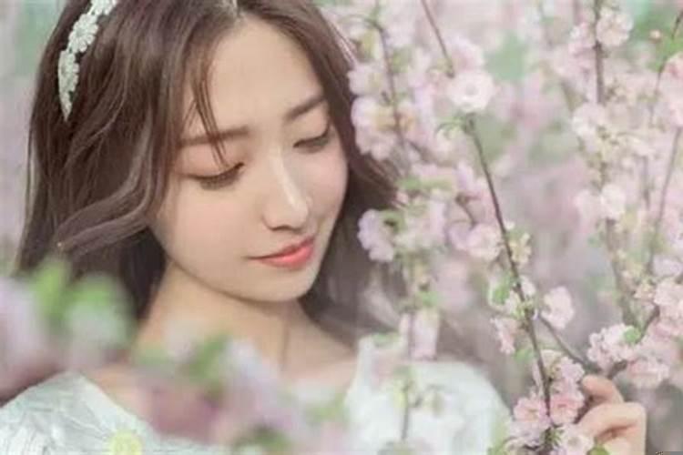 属马的2021年桃花劫在几月