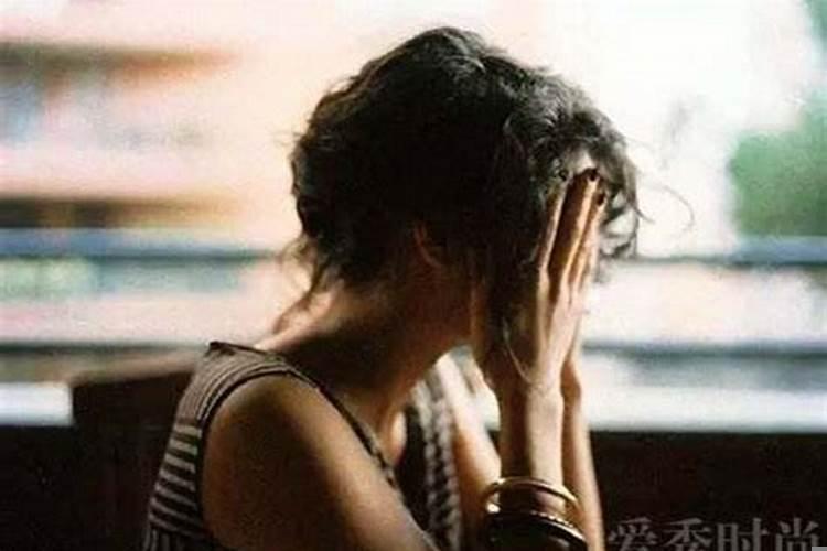 已婚女人梦见分手的情人来找她