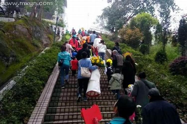 梦见上坟是什么预兆解梦