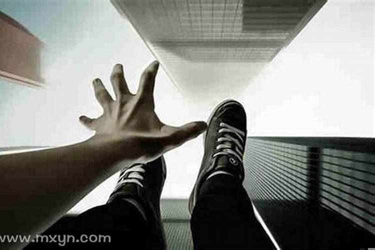 梦见亲眼看见有人坠楼死亡