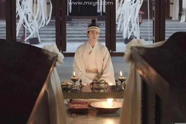梦见戴孝怎么回事