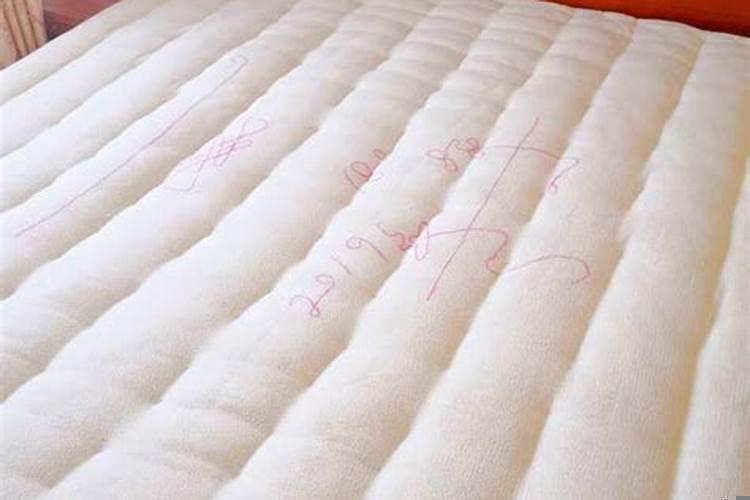 床垫上要放被子吗