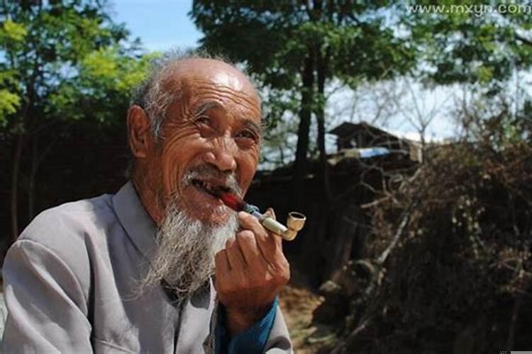做梦梦见死去的爷爷还活着是什么意思