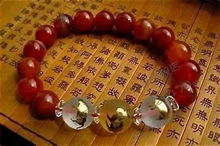 属水的女人佩戴什么