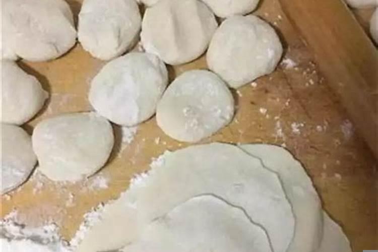梦见饺子皮硬包不住