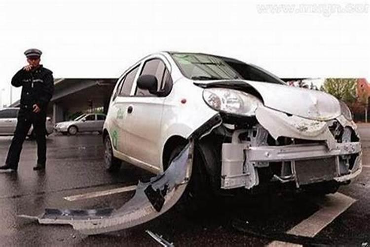 梦见妈妈出车祸怎么回事