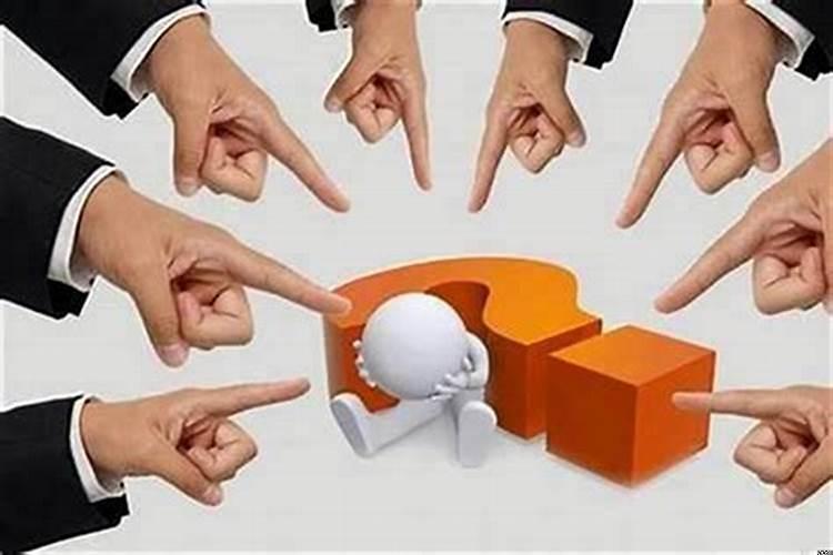 身边的小人是什么意思