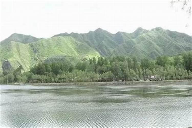 怎样的风水墓地才能出官