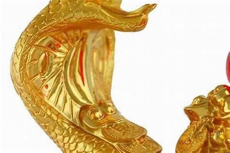 属蛇佩戴什么翡翠