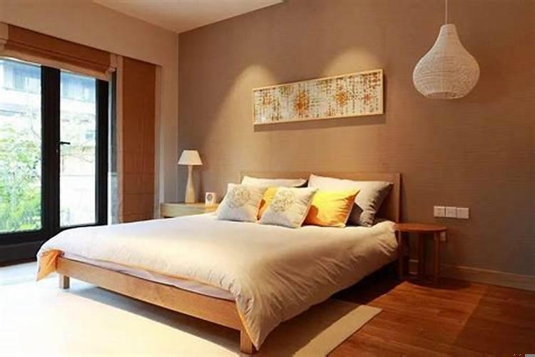 房间床对着阳台的门好吗