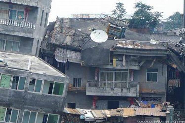 梦到房顶倒塌什么意思是什么预兆