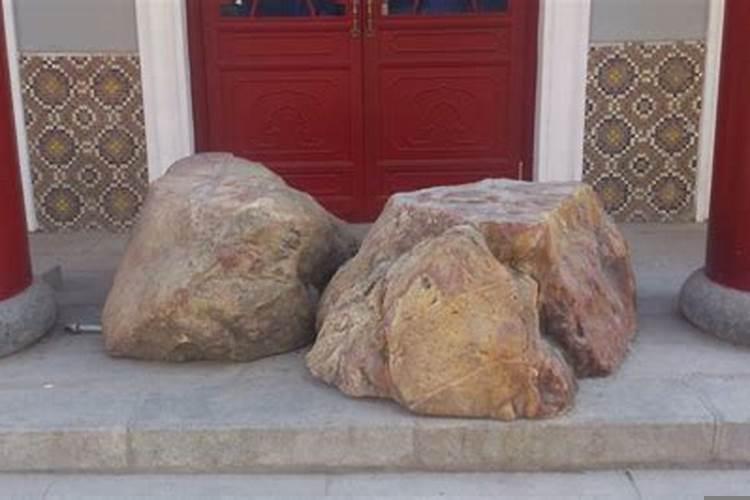 门两旁放石头有讲究吗