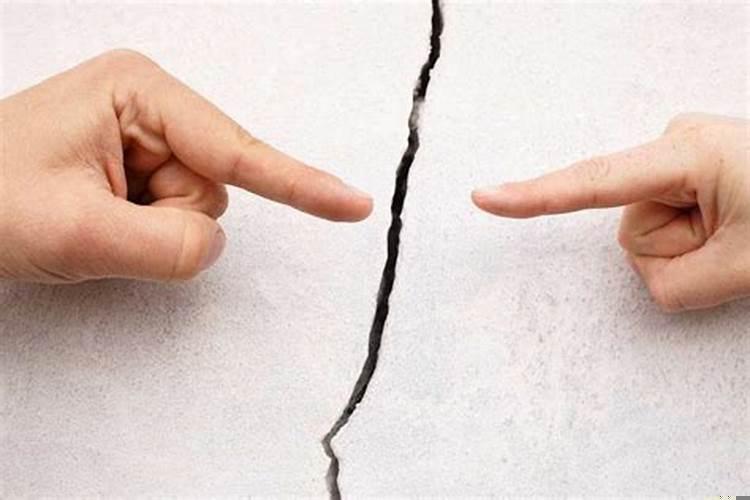 婚姻的破裂从欺骗开始 经历过婚姻挫折的女人